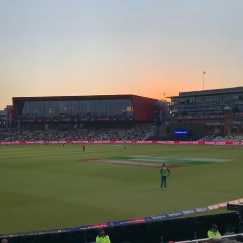 South Africa 🇿🇦 vs Australian at the ICC Cricket World Cup 2019 by @joevaid. Old Trafford,Manchester #icccricketworldcup2019 #savsaustralia #proteas #oldtrafford #southafrica #cricketworld