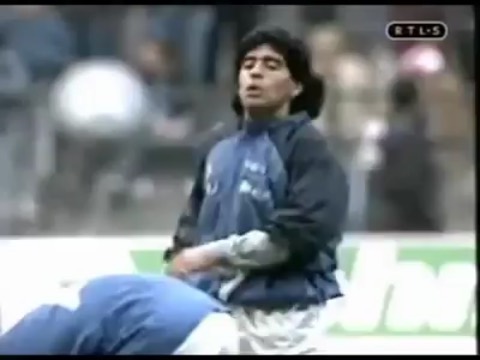 Still one of the greatest videos of all time. Maradona warms up for Napoli #maradona #napoli #maradonawarmup