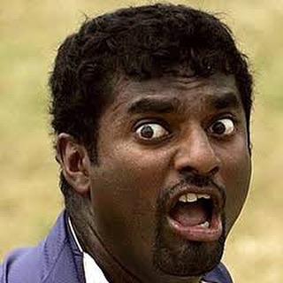 Legend that shook the blog. How good was Muraleee ? I seen him come toward some girls with these eyes at Docksides once. Lucky They used their feet #spinbowler #muralee