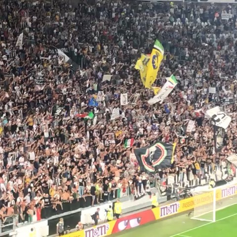 Juventus vs Napoli and a tour of the Allianz Stadium in Turin. Watta thing#juventus #napoli #juventusvsnapoli #juve #juvefans #forzajuve #alianzstadium #turin #bianconero #cr7 #ronaldo #danilo #higuain #koulibaly #koulibalyowngoal #seriea #serieatim @juventus