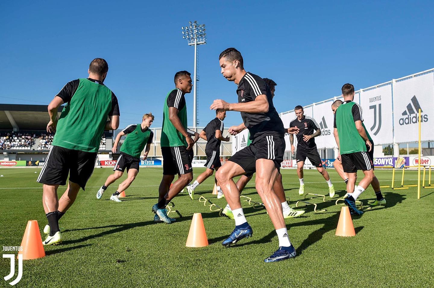 Juve train ahead of the Derby D Italia vs Inter Milan at the San Siro Tonight. Musssseeeeeve. Clash #forzajuve