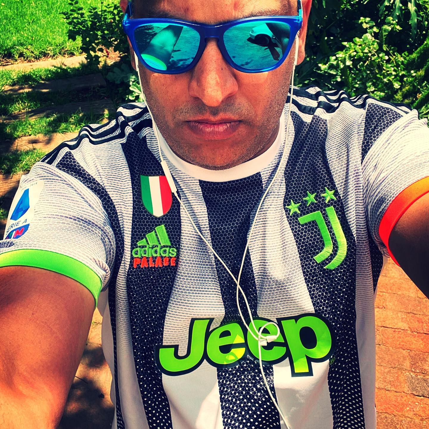 Come to Dada. Juve Palace 4th kit. Thanks @retrofootballza #ForzaJuve