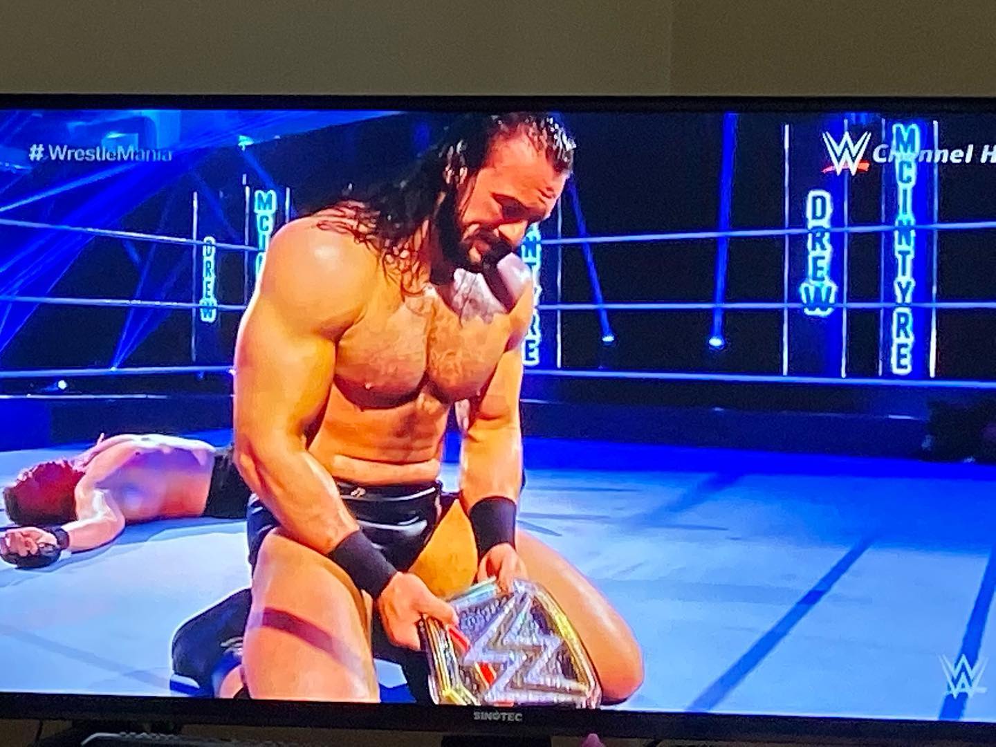 Just watched Wrestlemania behind closed Doors. You can’t do this with no crowd