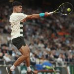 Vamos Alcaraz. Carlitos survives the chaos in a thrilling evening match at Roland Garos. Alcaraz beat Dzumhur in 4 sets.Rune and Shelton also advance. Loving the French Open#frenchopen #rolandgaros #alcaraz #vamosalcaraz #alcarazvsdzumhur