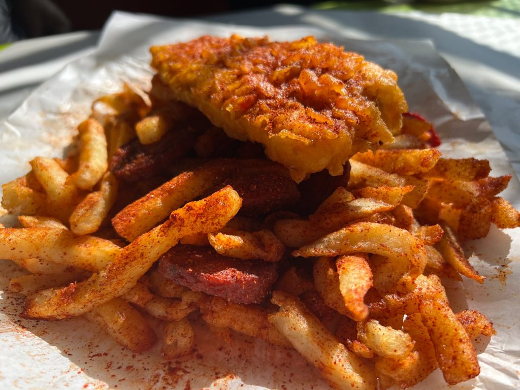 On a Day Like this theres only one thing to have. A parcel of Fish and Chips,Polony and vienasWat are u havin today?  @akhalwayas_bree