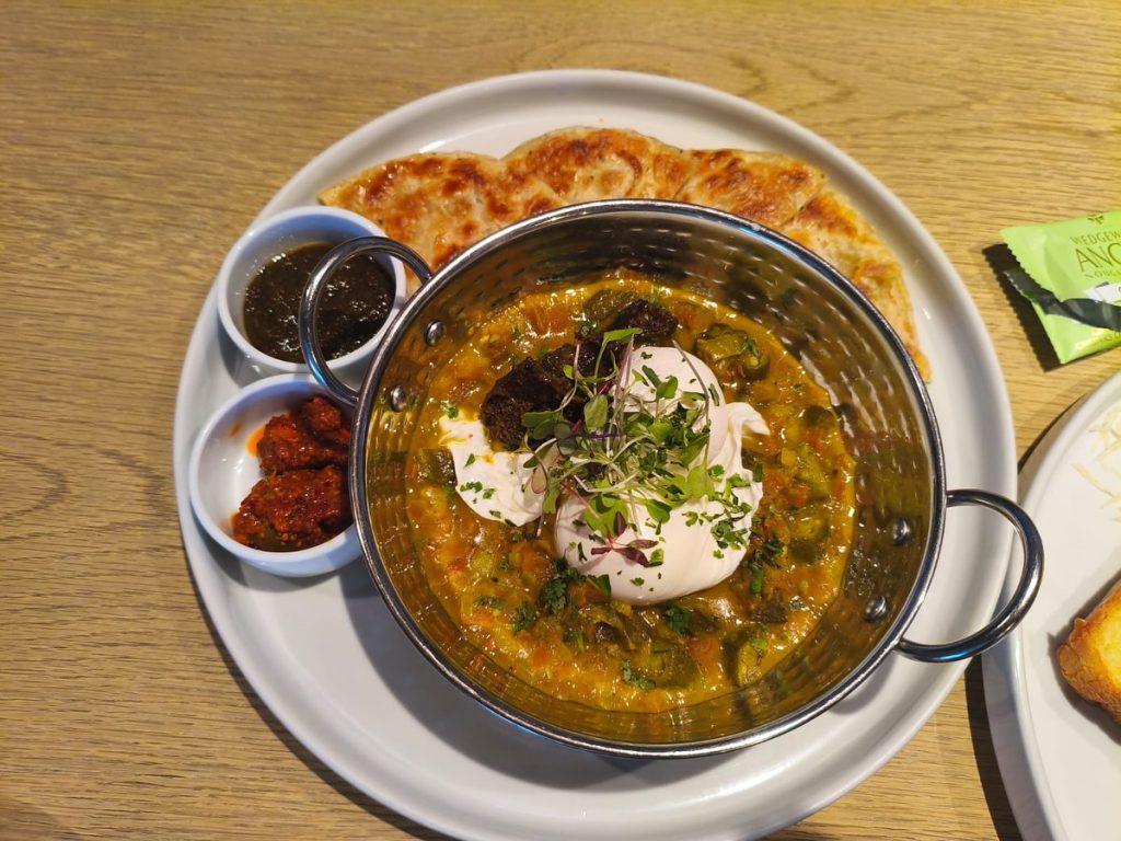 Breakfast at @green_dot_cafe in Rosebank #halaal