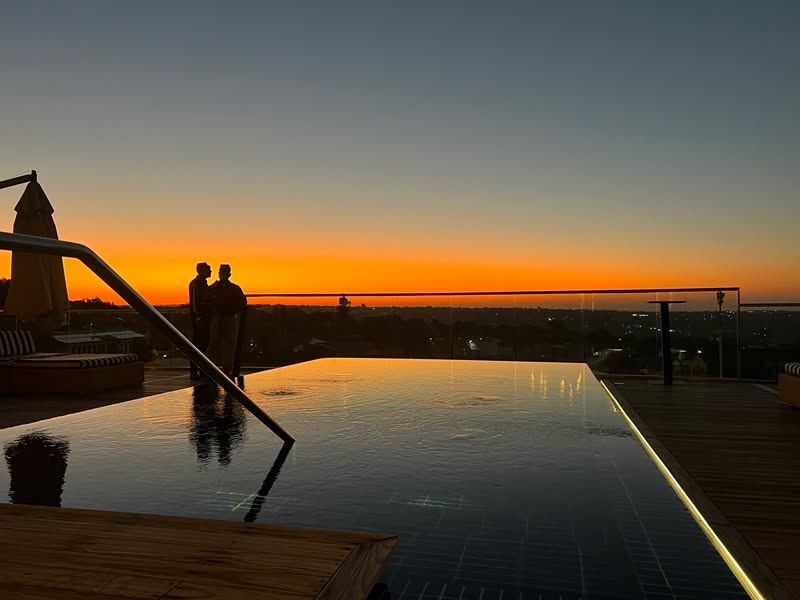 Sunset at the Southern Sun Hyde Park Hotel Deck. Looking forward to Spring@southernsunhotels @hpchydeparkcorner #sunsets #africansky #southernsunhydepark #hydepark #jhbsunsets