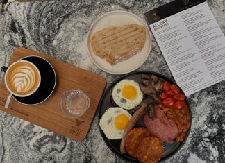 Breakfast at Manaka Coffee in Randsteam. Sublime vibe