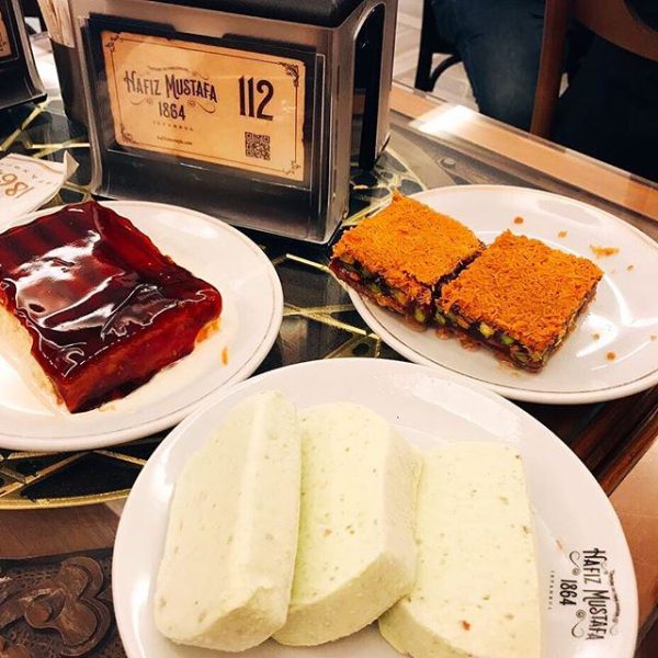 Evening at Hafiz Mustafa 1864 in Old City Istanbul@hafizmustafa1864 #sublimetravel #bestdesserts #hafizmustafa #istanbul #foodinturkey