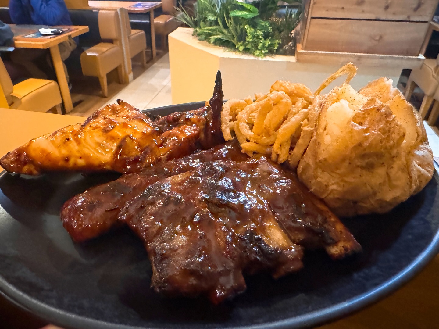 Felt for Some Ribs and 1/4 Chicken at Pensacola Spur Fordsburg. Went Down. I love the Bake potato and onion rings side also#Halaal#spurfordsburg #pensacolaspur #ribs #fordsburg #halaaljhb