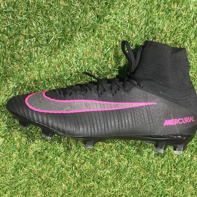 Got my Hands on a Mecurial Superfly in my Colors. Watta Thing !#footballboots #nike #nikemecurialsuperfly #nikeboots #mecurialvapour