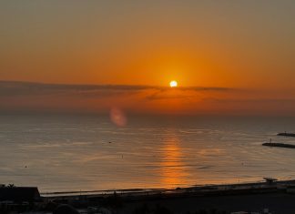 Sunrise in Durban, South Africa.📸: from Spinnaker Apartments, Point Road