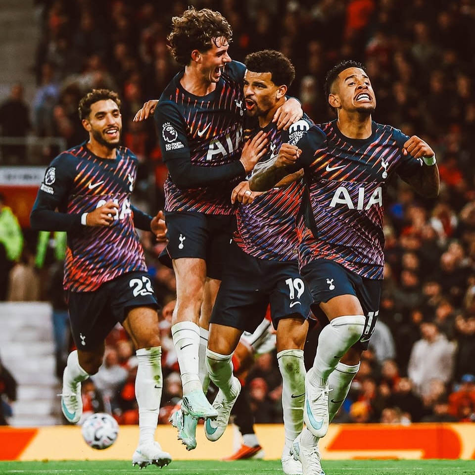 International Break is Over. The MANCS concede at the death and Good point for Spurs and the ABUS. MANCS were on the verge. Chelsea hit 5 and tuff 2-1 for Arsenal. Brighton are playing Ball. What say the MANCS? Oh and Well done PatsonGet Full Round up on the Swoosh0018 Blog swoosh0018.com#epl