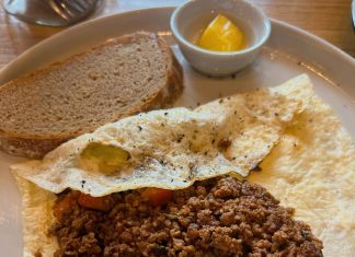 Some Beef Mince and an egg white Omelette for the win. Nice breakfast at the Bootlegger Rosebank