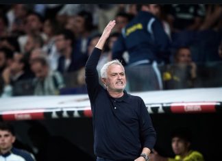 Real Madrid 1 Villarreal 0. Classic Mourinho as he reacts to Vinny Juniors VAR Disallowed goal and Red Card. Hala Madrid and we on course for Epic Classico